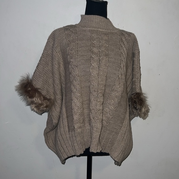 🔥ONE OF A KIND Peruvian Connection Crop Fur Sweater🔥